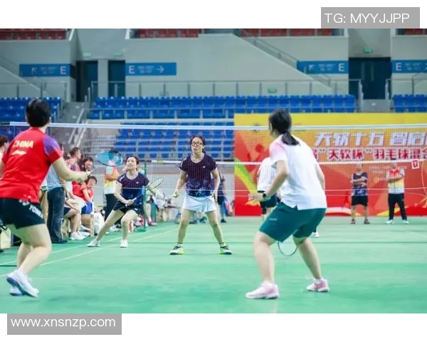 武汉羽毛球队在全国锦标赛中以70分领先其他队伍展现强劲实力