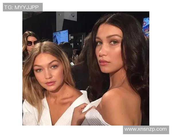 维密天使与足球明星男友的浪漫爱情故事揭秘与背后的甜蜜瞬间 维密天使与足球明星男友的浪漫爱情故事揭秘与背后的甜蜜瞬间