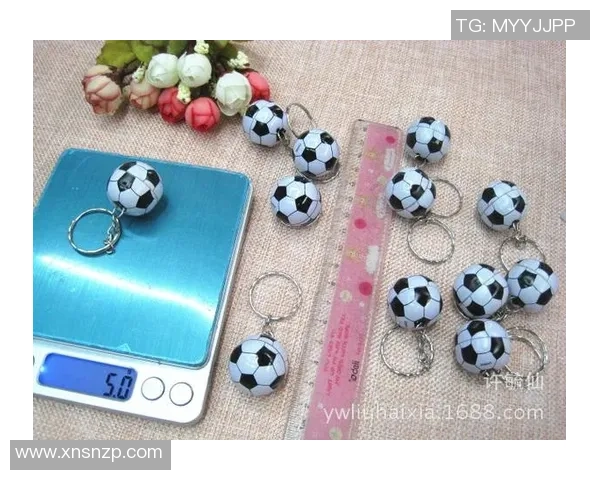 足球明星坎塞洛独特挂件设计引领时尚潮流,球迷必备收藏品 足球明星坎塞洛独特挂件设计引领时尚潮流,球迷必备收藏品